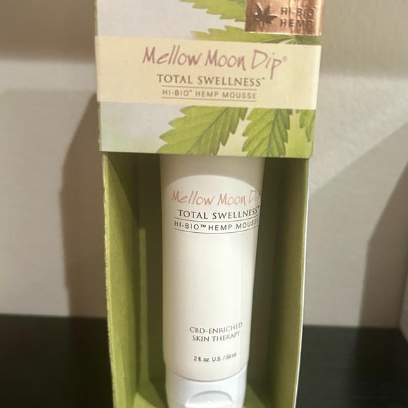 New in Box!: Mellow Moon Dip Total Swellness Hemp Mousse - Picture 1 of 3